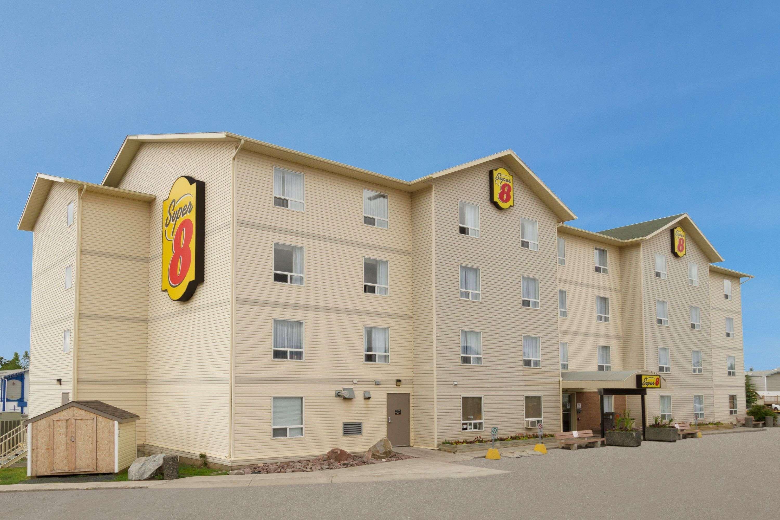 Hotel Super 8 By Wyndham Yellowknife Extérieur photo