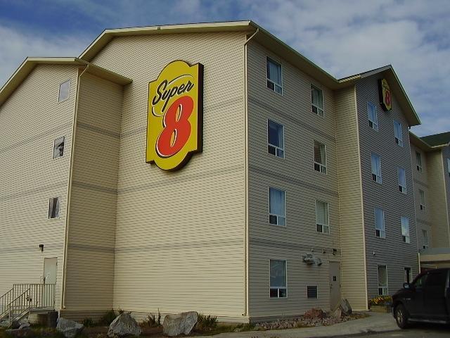 Hotel Super 8 By Wyndham Yellowknife Extérieur photo